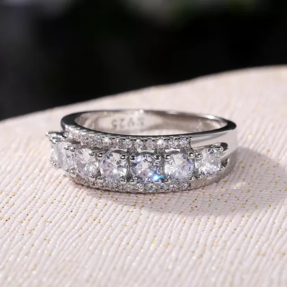 New 925 Eternity Engagement Zircon Ring - Picture 4 of 7